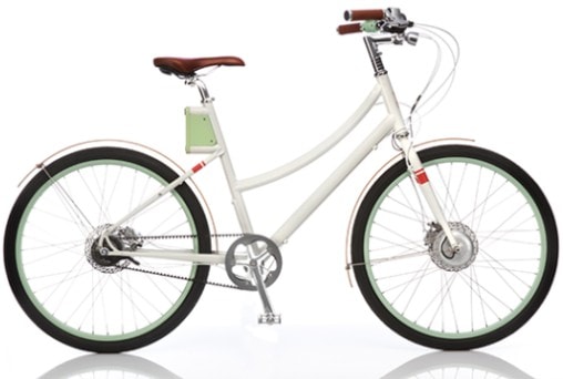 Faraday Cortland, complete with bamboo fenders, 8-speed internal hub, hydraulic disc brakes and dress-friendly step-through frame. 