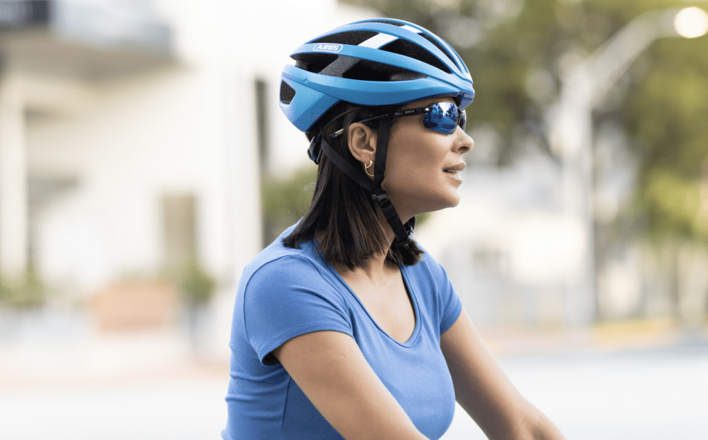 Viantor MIPS, cool styling and great impact protection in a woman's bike helmet.